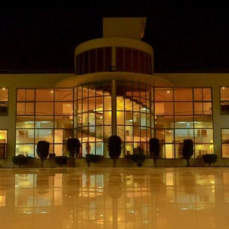 Seven Sky Clarks Exotica Hotel Bhuj Bagian luar foto