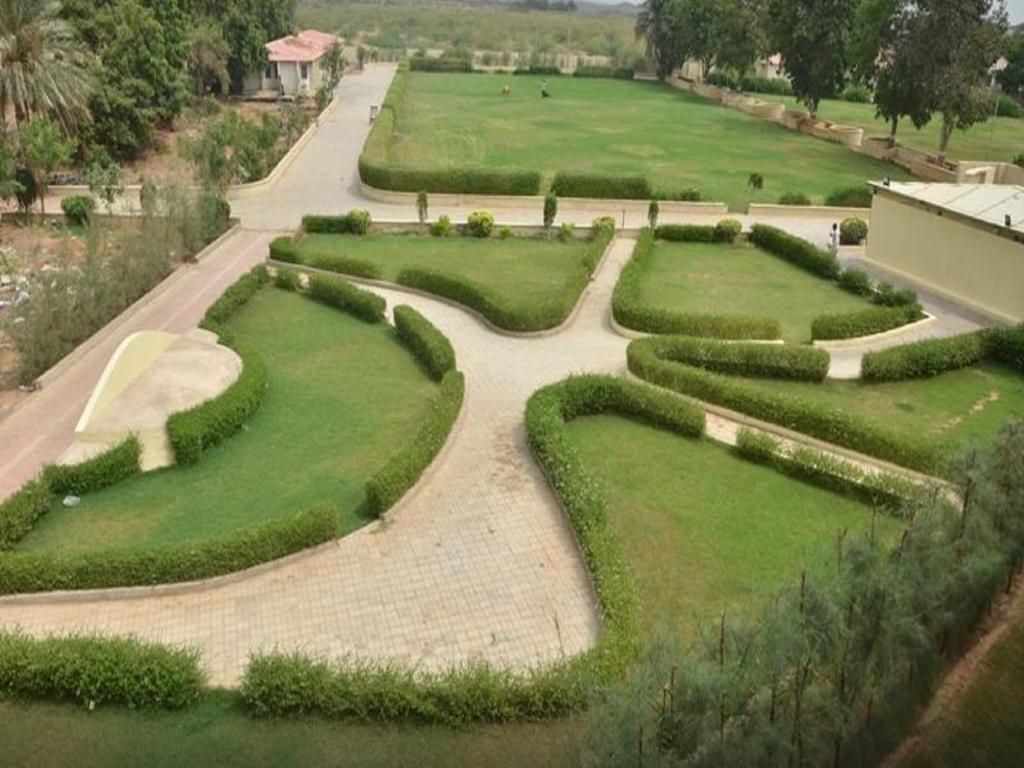 Seven Sky Clarks Exotica Hotel Bhuj Bagian luar foto
