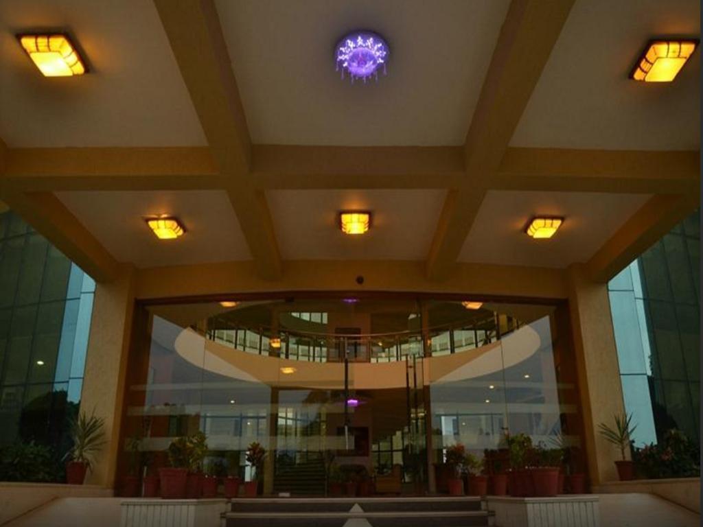 Seven Sky Clarks Exotica Hotel Bhuj Bagian luar foto