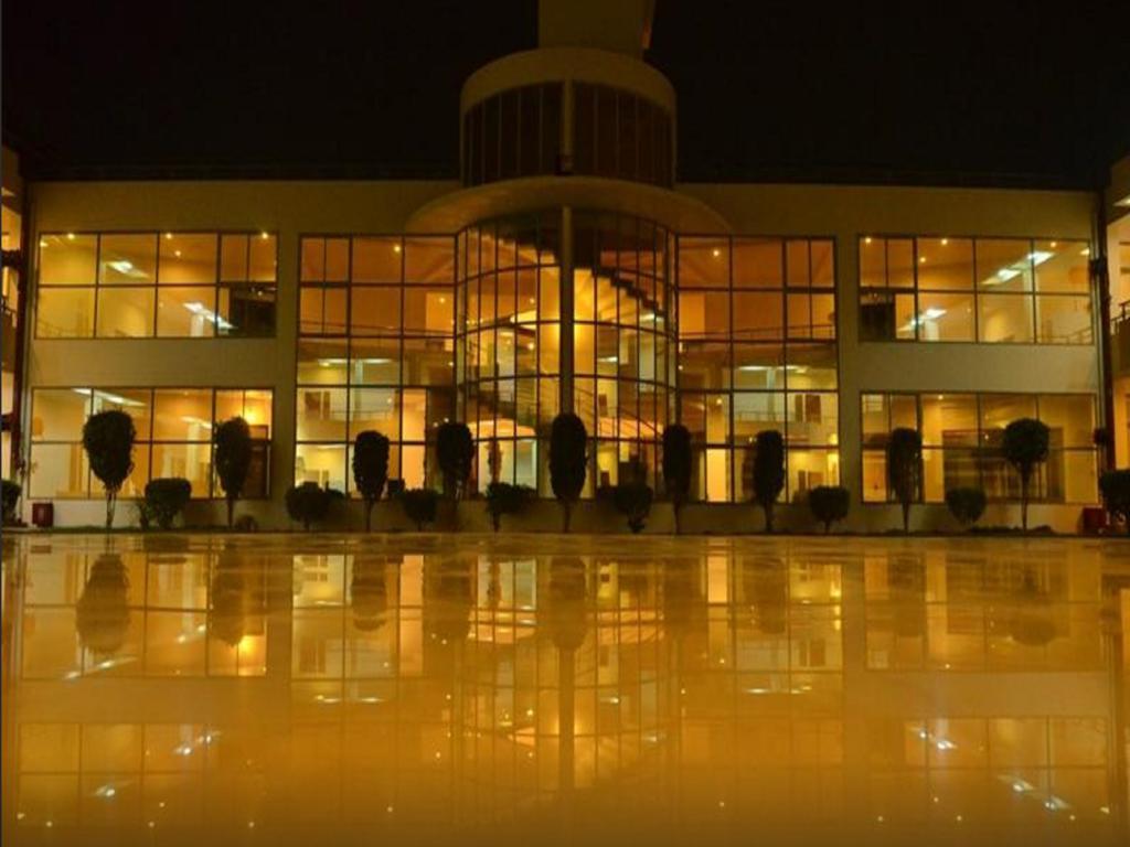 Seven Sky Clarks Exotica Hotel Bhuj Bagian luar foto