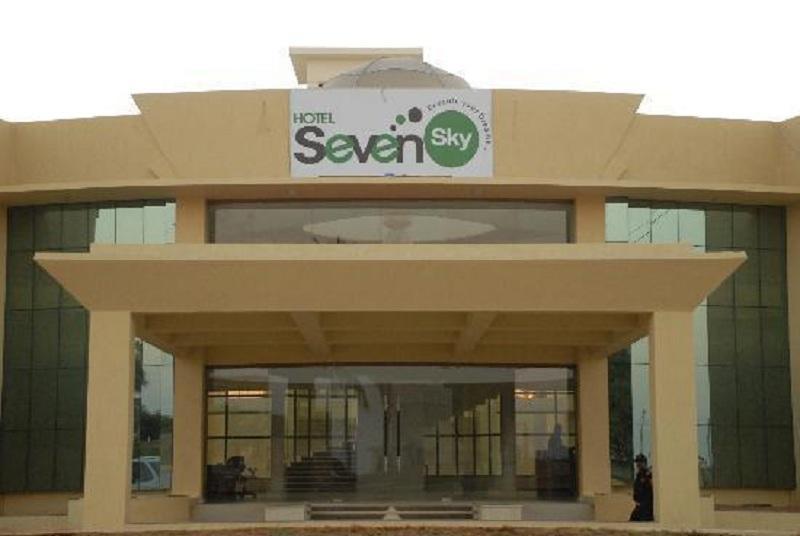 Seven Sky Clarks Exotica Hotel Bhuj Bagian luar foto