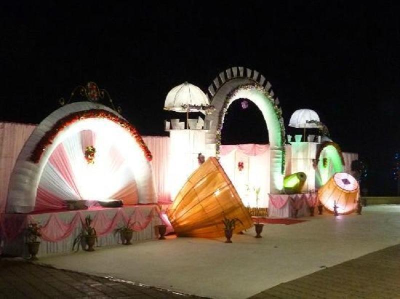 Seven Sky Clarks Exotica Hotel Bhuj Bagian luar foto