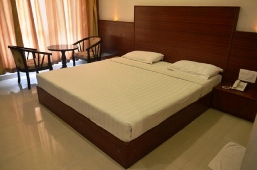 Seven Sky Clarks Exotica Hotel Bhuj Ruang foto