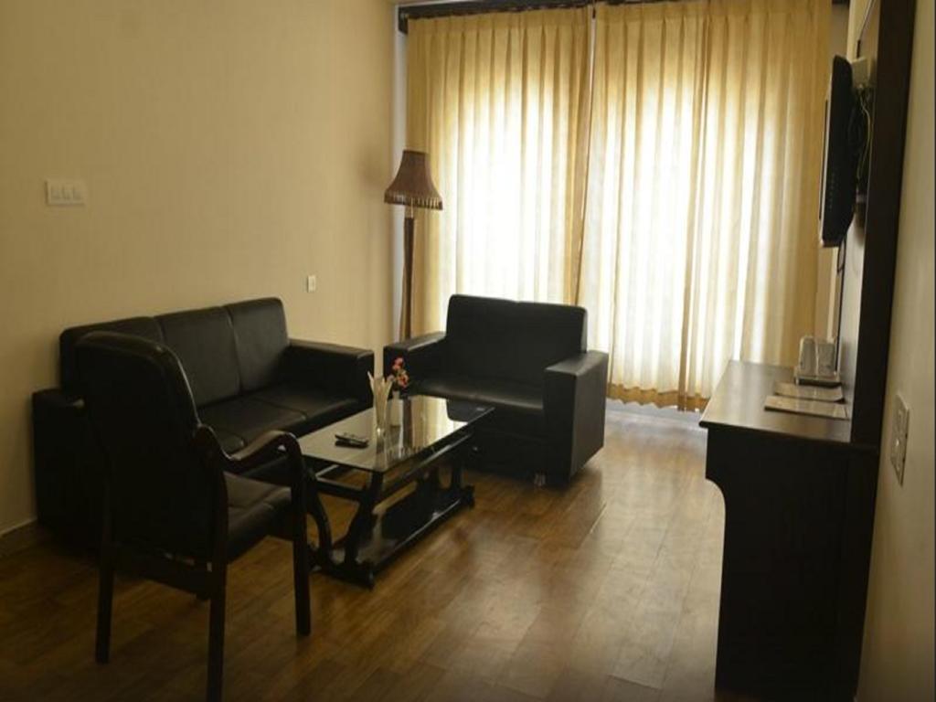Seven Sky Clarks Exotica Hotel Bhuj Ruang foto