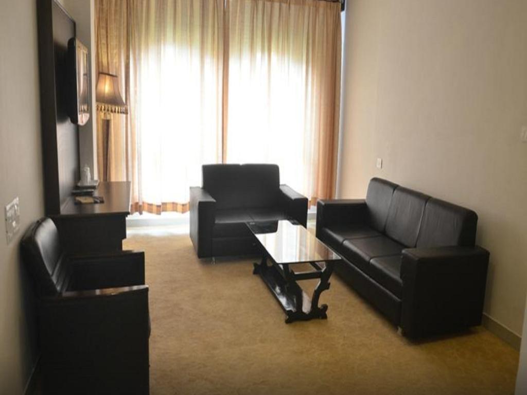 Seven Sky Clarks Exotica Hotel Bhuj Ruang foto