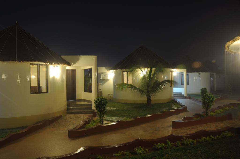 Seven Sky Clarks Exotica Hotel Bhuj Ruang foto