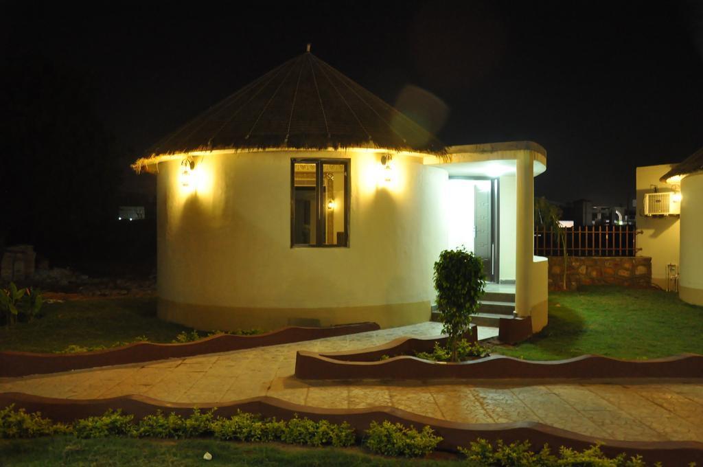 Seven Sky Clarks Exotica Hotel Bhuj Bagian luar foto