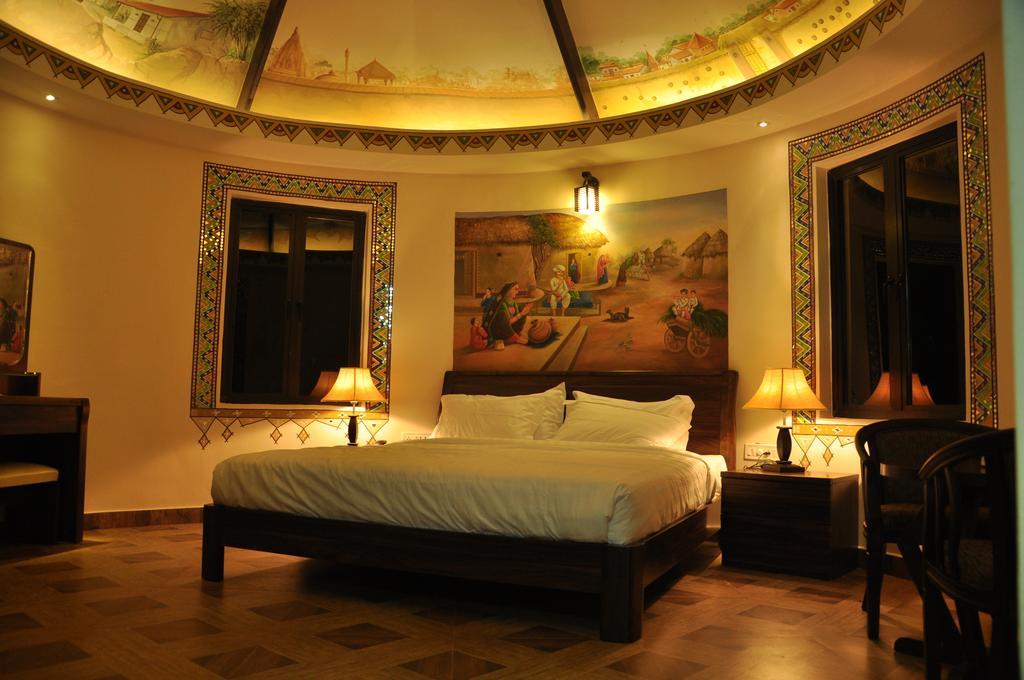 Seven Sky Clarks Exotica Hotel Bhuj Ruang foto
