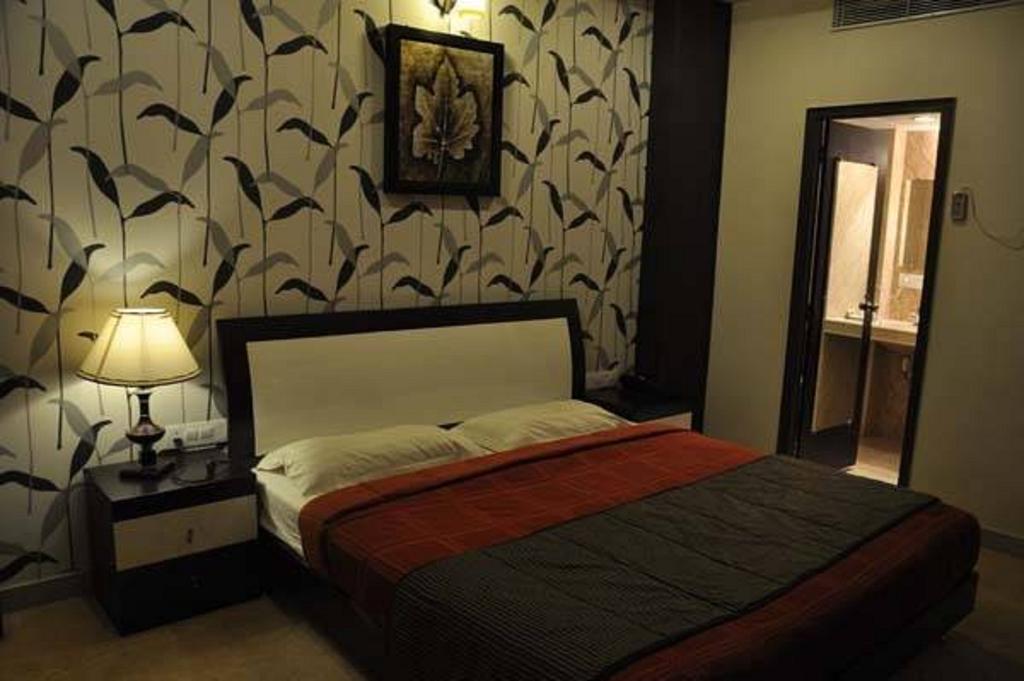 Seven Sky Clarks Exotica Hotel Bhuj Ruang foto