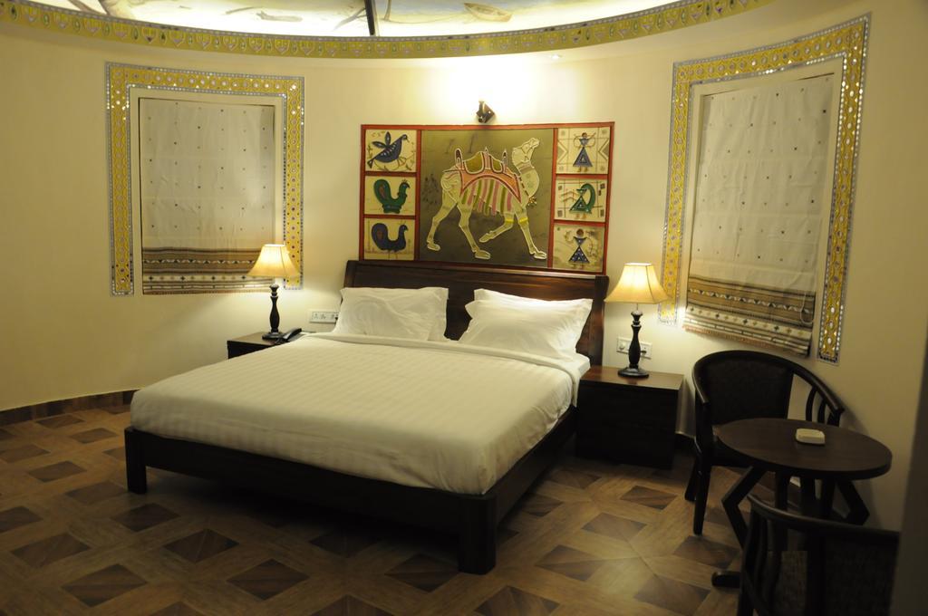 Seven Sky Clarks Exotica Hotel Bhuj Ruang foto