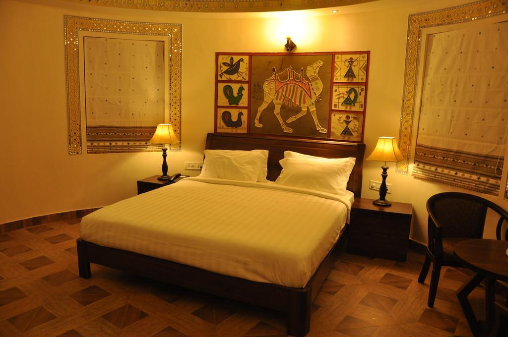 Seven Sky Clarks Exotica Hotel Bhuj Ruang foto