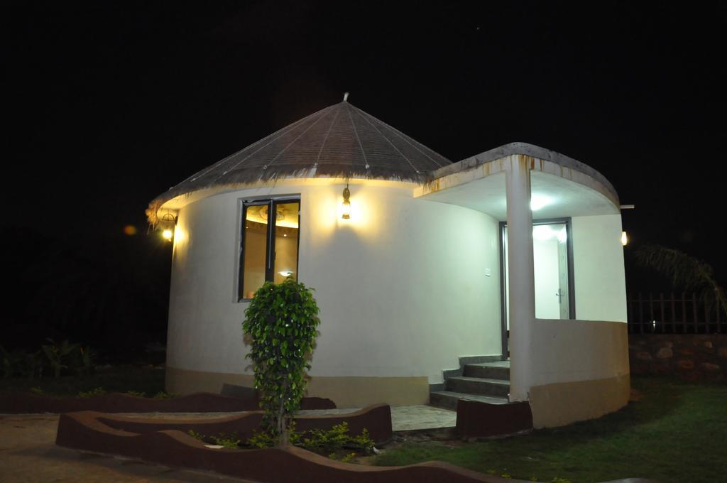 Seven Sky Clarks Exotica Hotel Bhuj Ruang foto