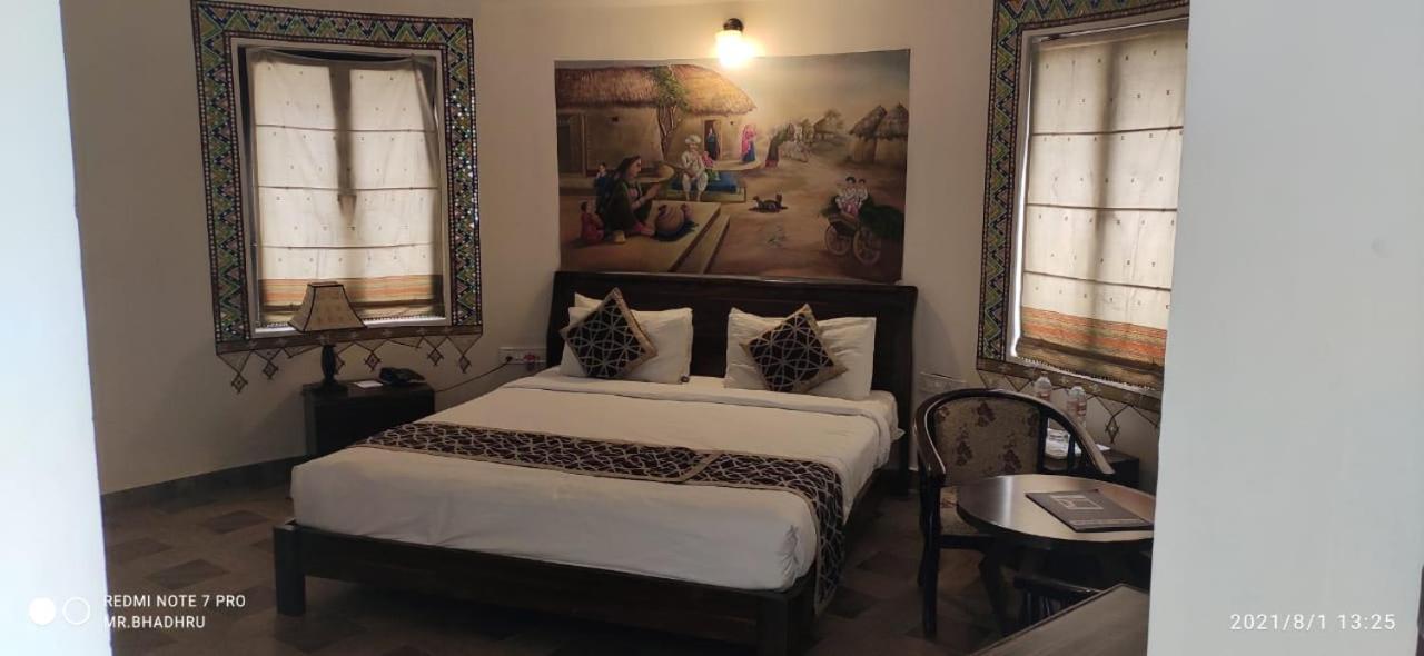 Seven Sky Clarks Exotica Hotel Bhuj Bagian luar foto
