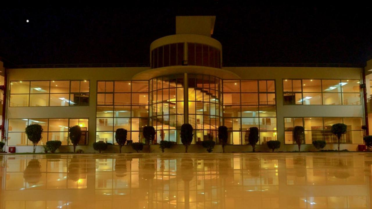 Seven Sky Clarks Exotica Hotel Bhuj Bagian luar foto