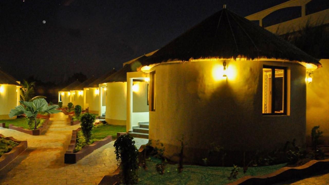 Seven Sky Clarks Exotica Hotel Bhuj Bagian luar foto