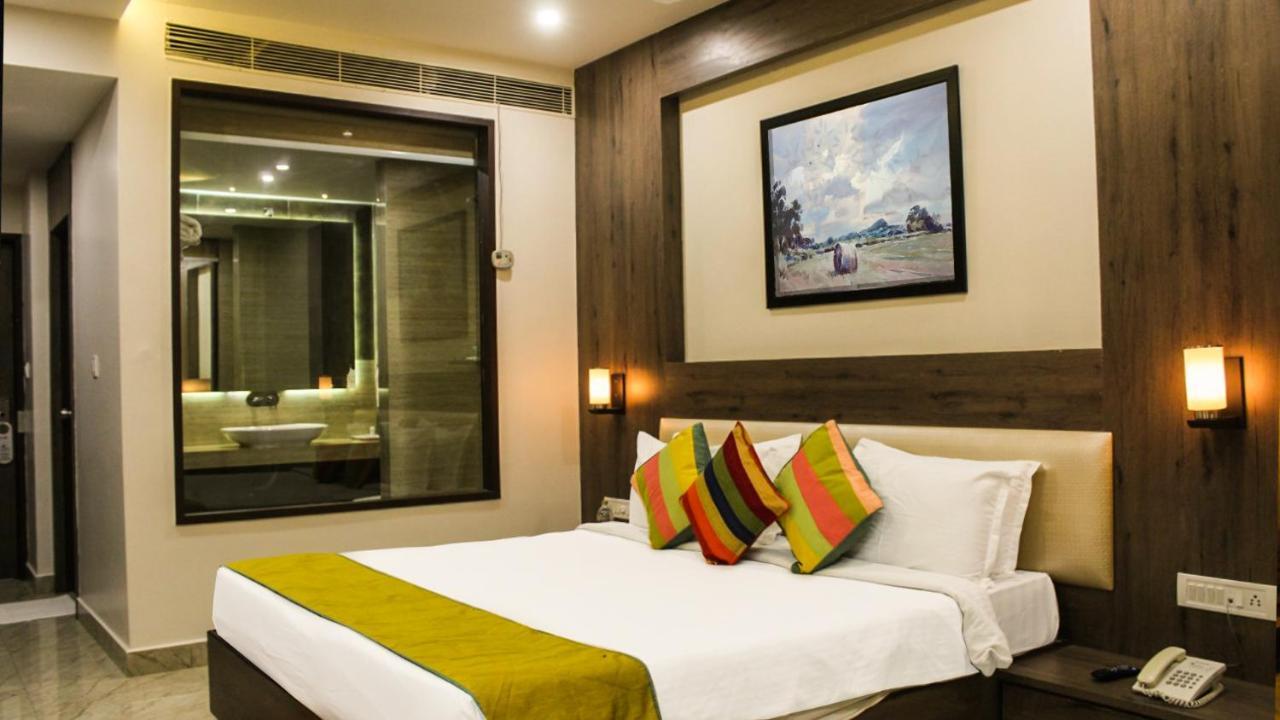 Seven Sky Clarks Exotica Hotel Bhuj Bagian luar foto
