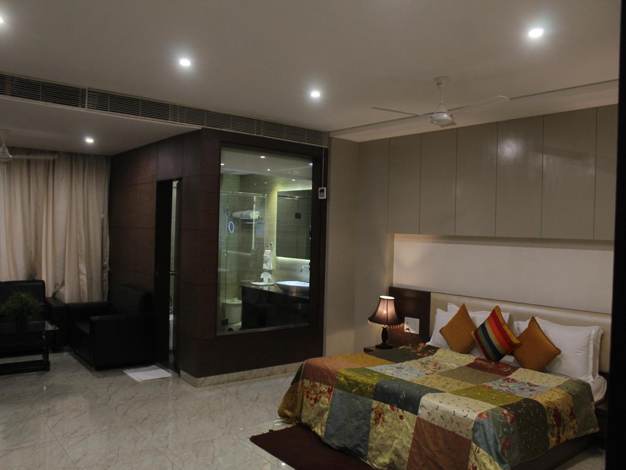 Seven Sky Clarks Exotica Hotel Bhuj Bagian luar foto