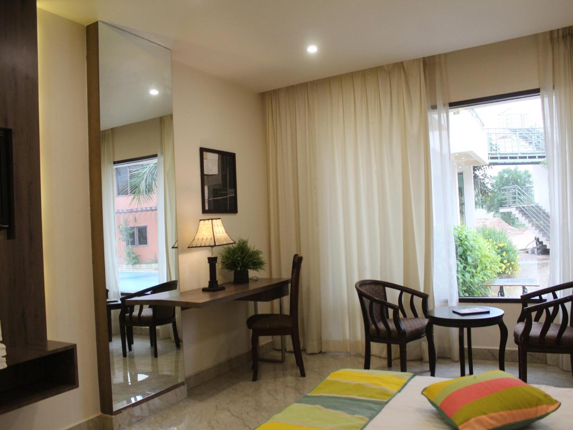 Seven Sky Clarks Exotica Hotel Bhuj Bagian luar foto