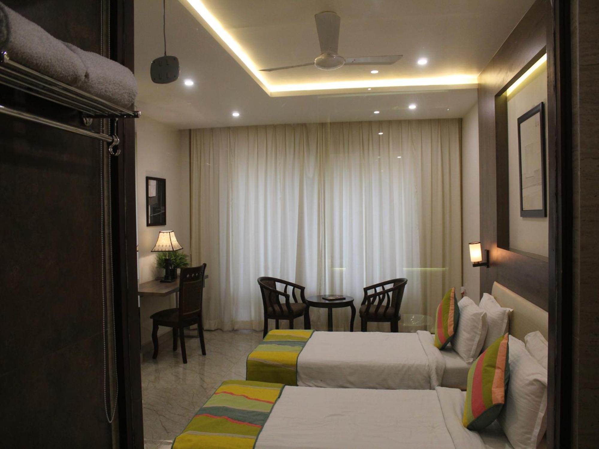 Seven Sky Clarks Exotica Hotel Bhuj Bagian luar foto