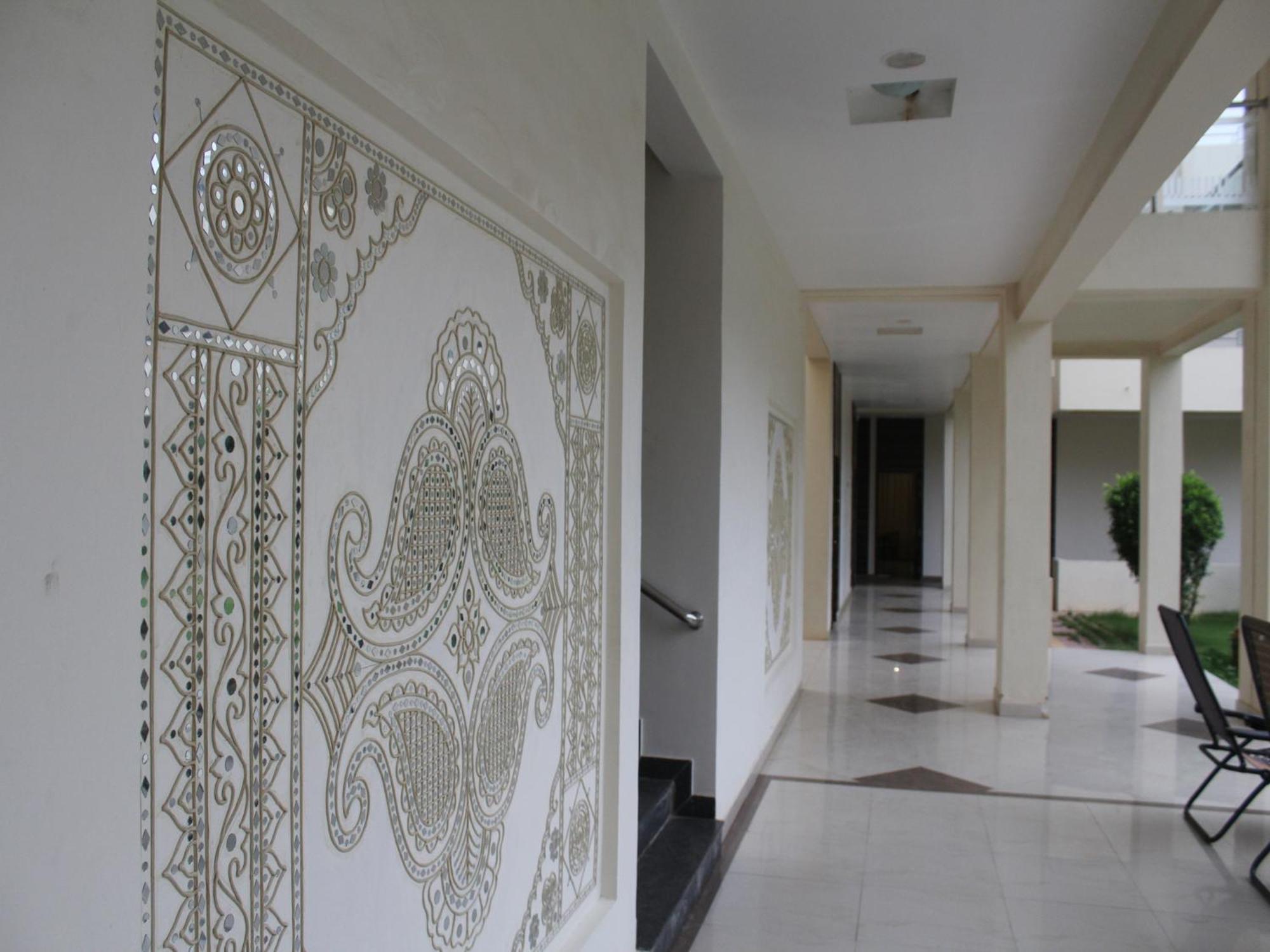 Seven Sky Clarks Exotica Hotel Bhuj Bagian luar foto