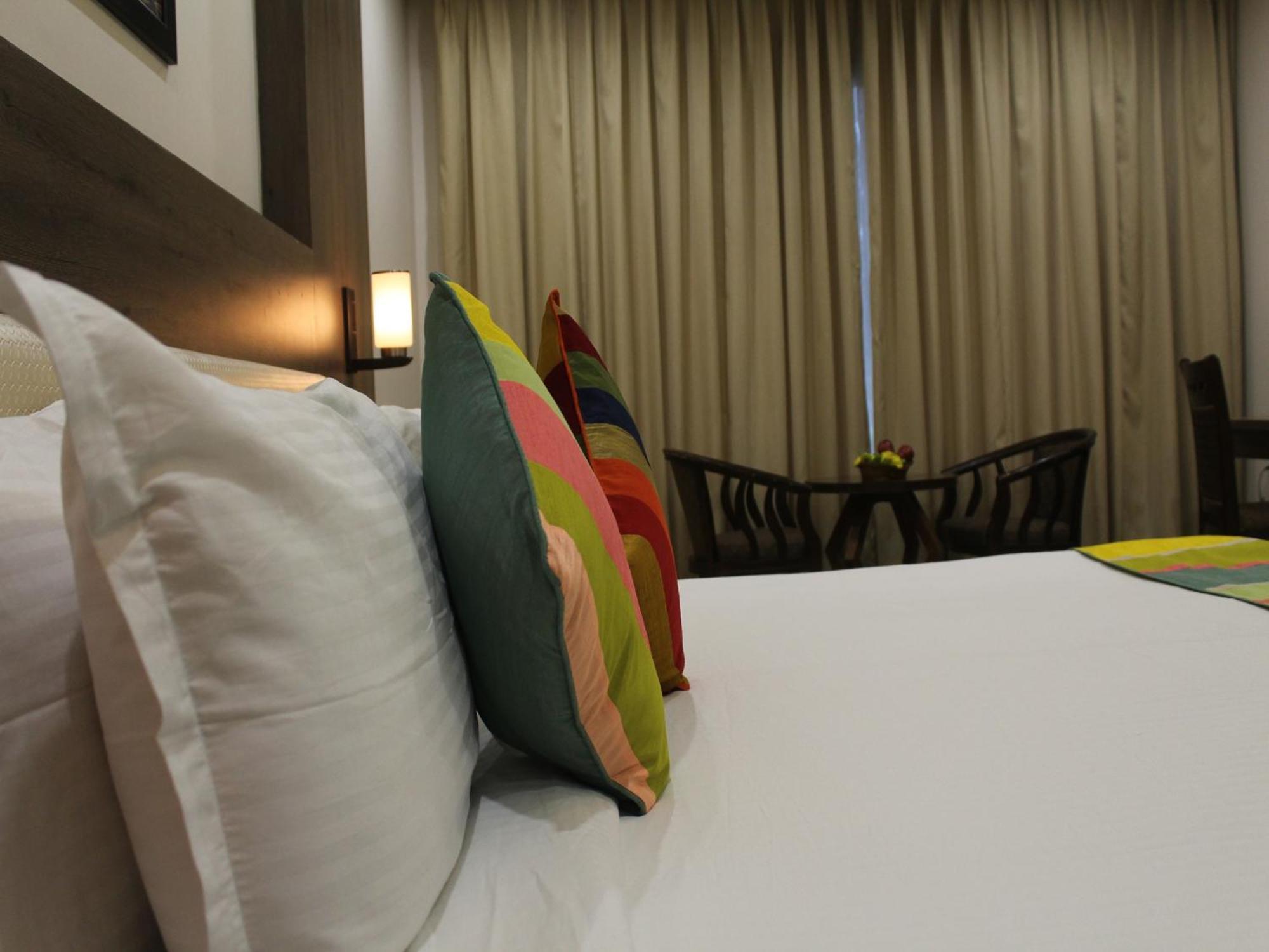 Seven Sky Clarks Exotica Hotel Bhuj Bagian luar foto