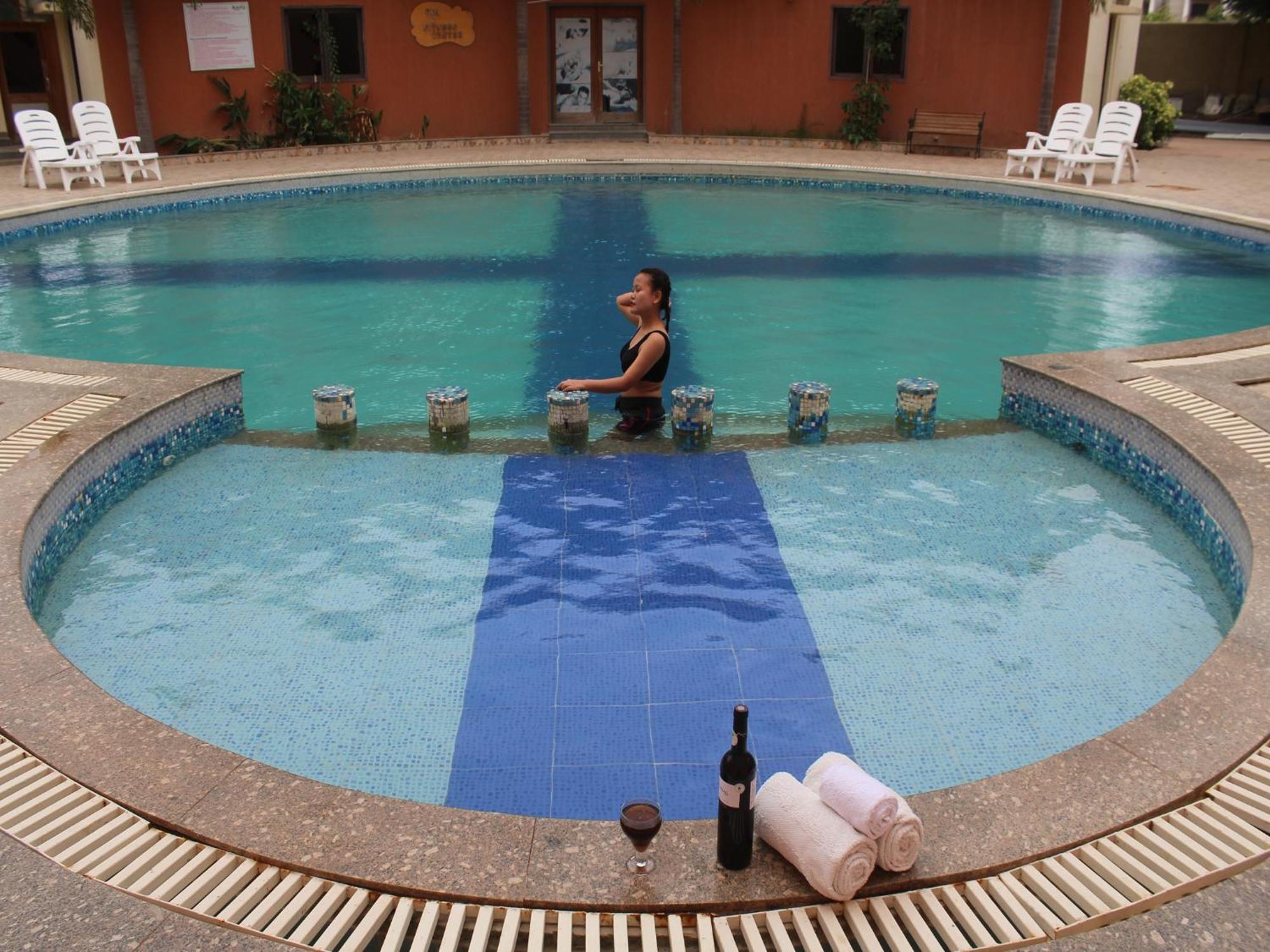 Seven Sky Clarks Exotica Hotel Bhuj Bagian luar foto