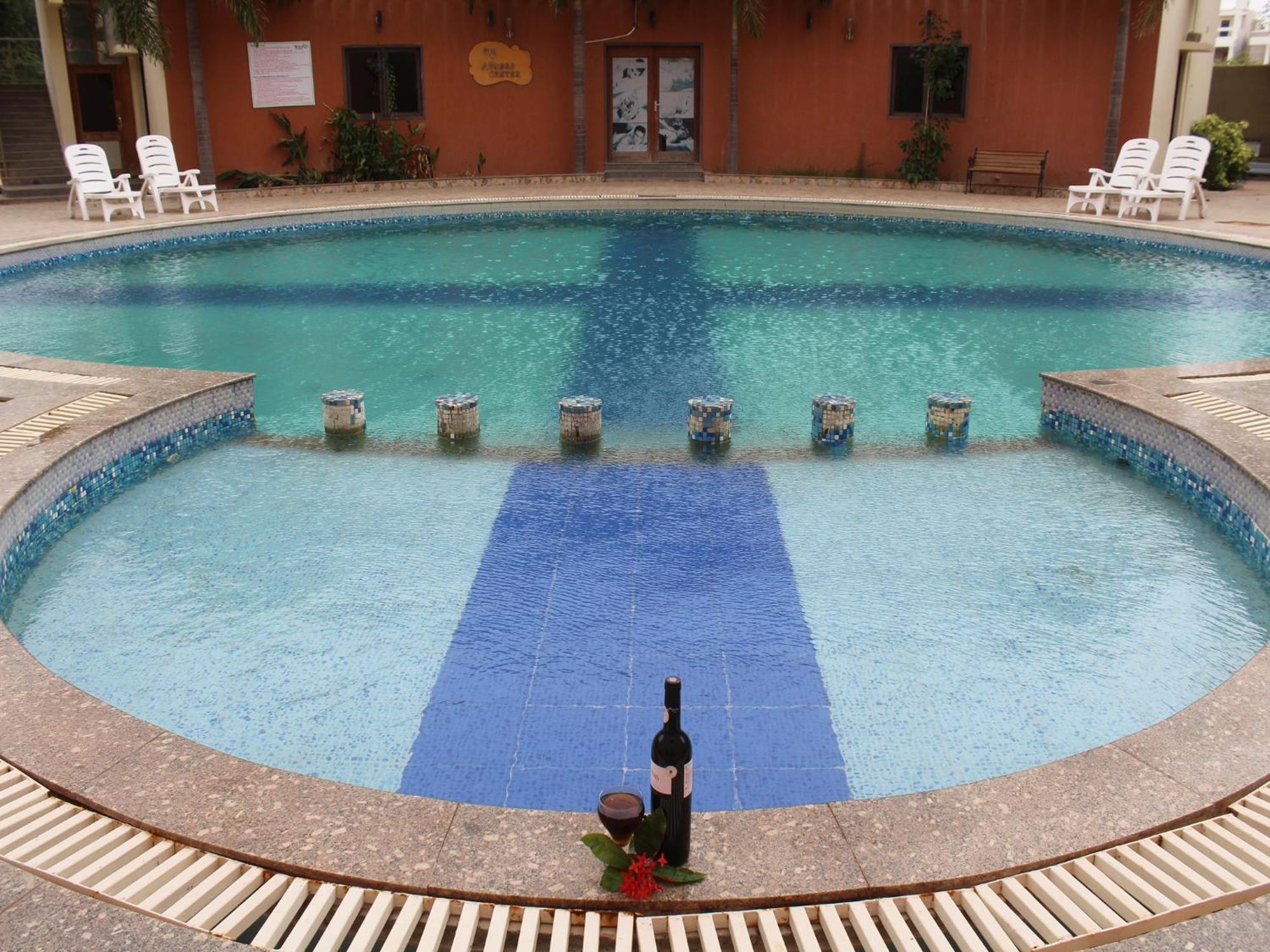 Seven Sky Clarks Exotica Hotel Bhuj Bagian luar foto