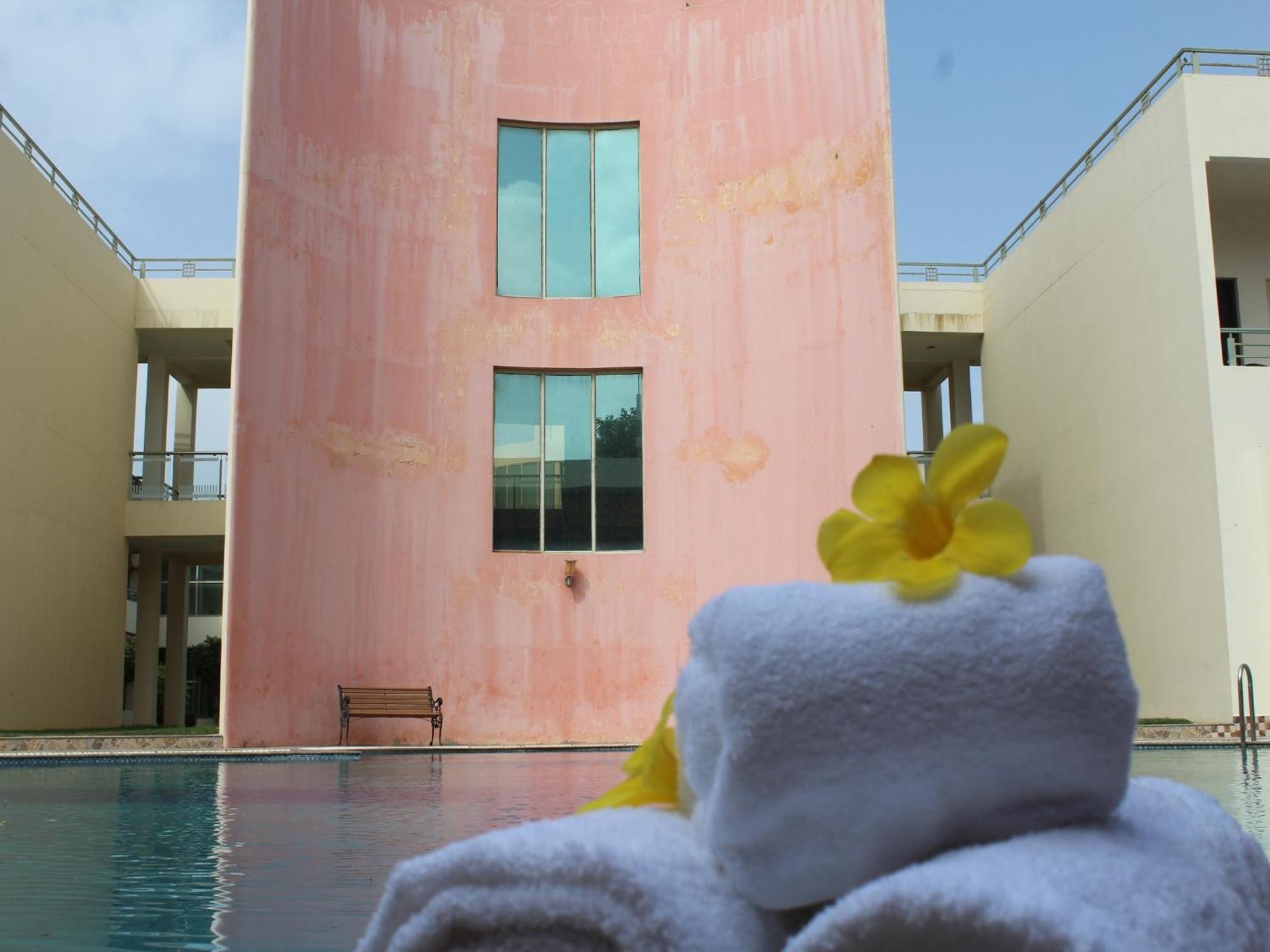 Seven Sky Clarks Exotica Hotel Bhuj Bagian luar foto