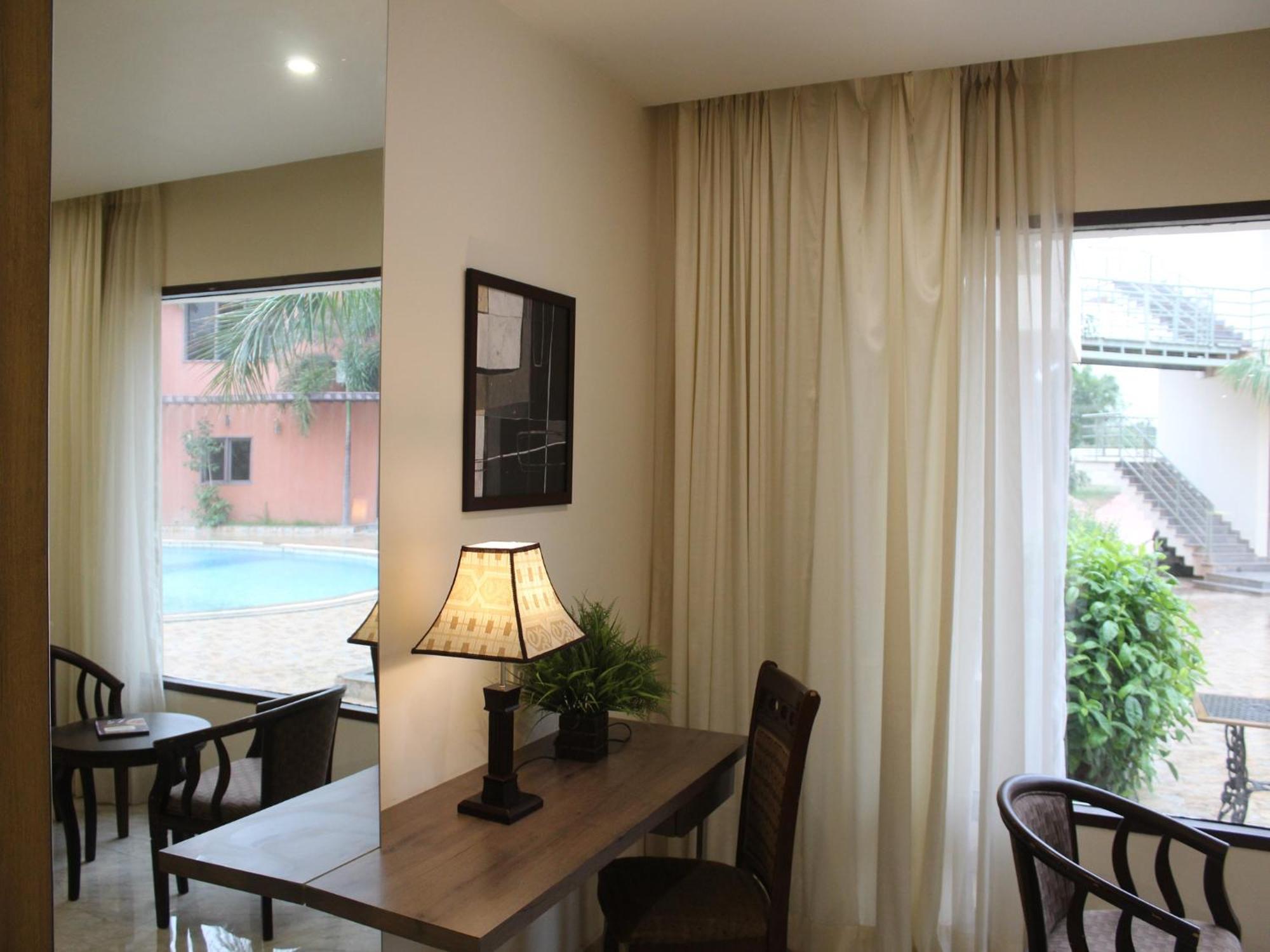 Seven Sky Clarks Exotica Hotel Bhuj Bagian luar foto