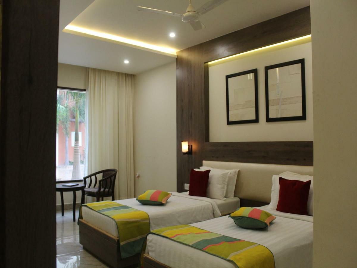 Seven Sky Clarks Exotica Hotel Bhuj Bagian luar foto