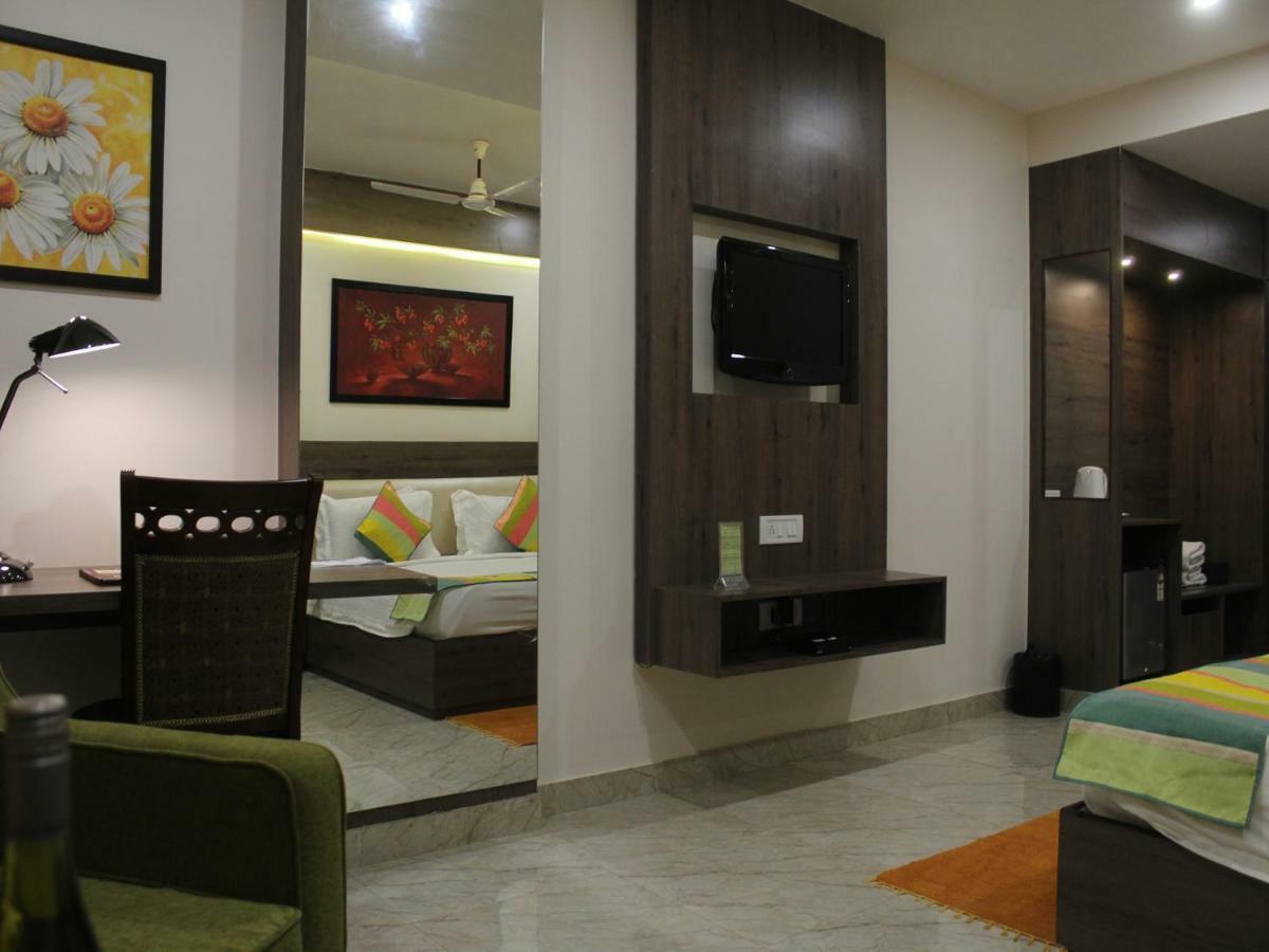 Seven Sky Clarks Exotica Hotel Bhuj Bagian luar foto
