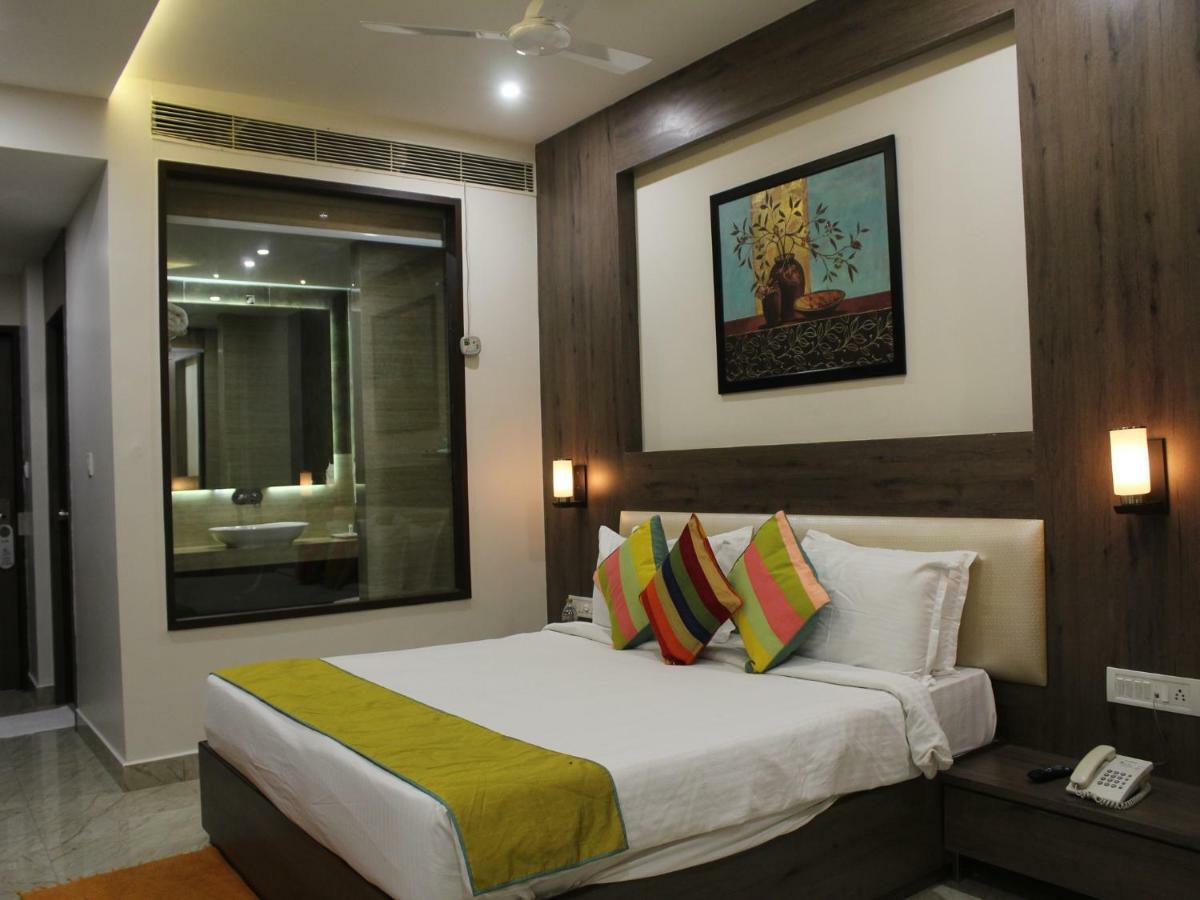 Seven Sky Clarks Exotica Hotel Bhuj Bagian luar foto