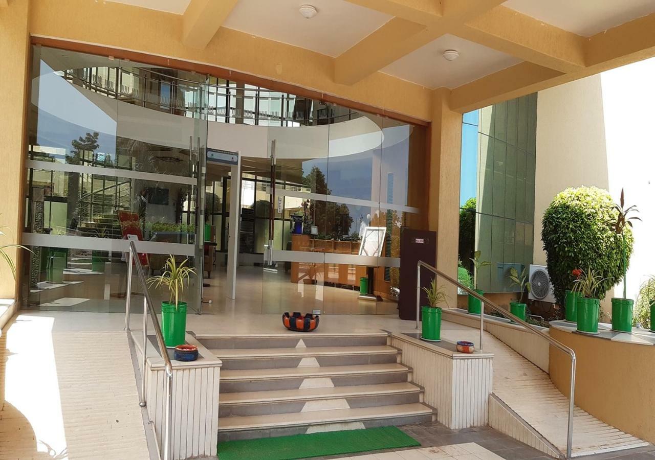 Seven Sky Clarks Exotica Hotel Bhuj Bagian luar foto